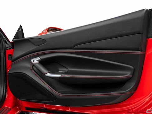 Used 2022 Ferrari F8 Tributo image 31