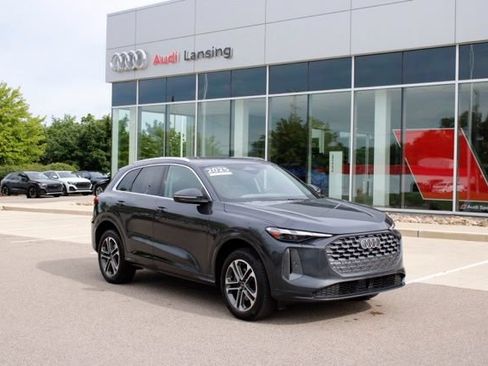 Used 2025 Audi Q5 Premium w/ Convenience Package AWD/4WD image 1