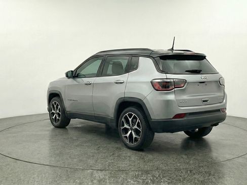 Used 2025 Jeep Compass Limited image 6