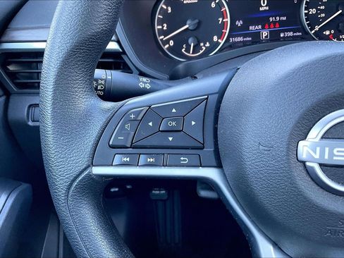 Used 2025 Nissan Altima 2.5 SV FWD image 17