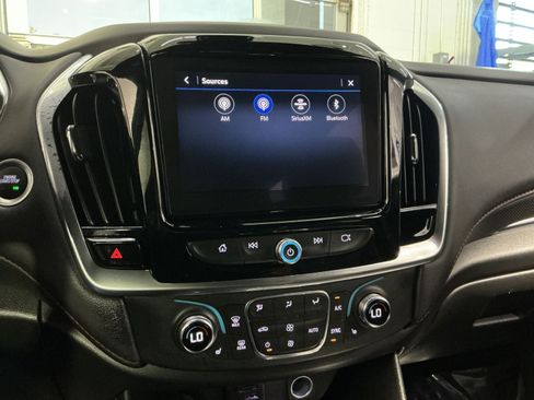 Used 2023 Chevrolet Traverse RS AWD/4WD image 19