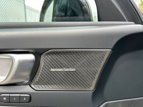 New 2026 Volvo XC40 B4 Plus w/ Protection Package Premier FWD image 18