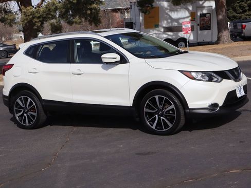 Used 2017 Nissan Rogue Sport SL w/ SL Premium Package image 2