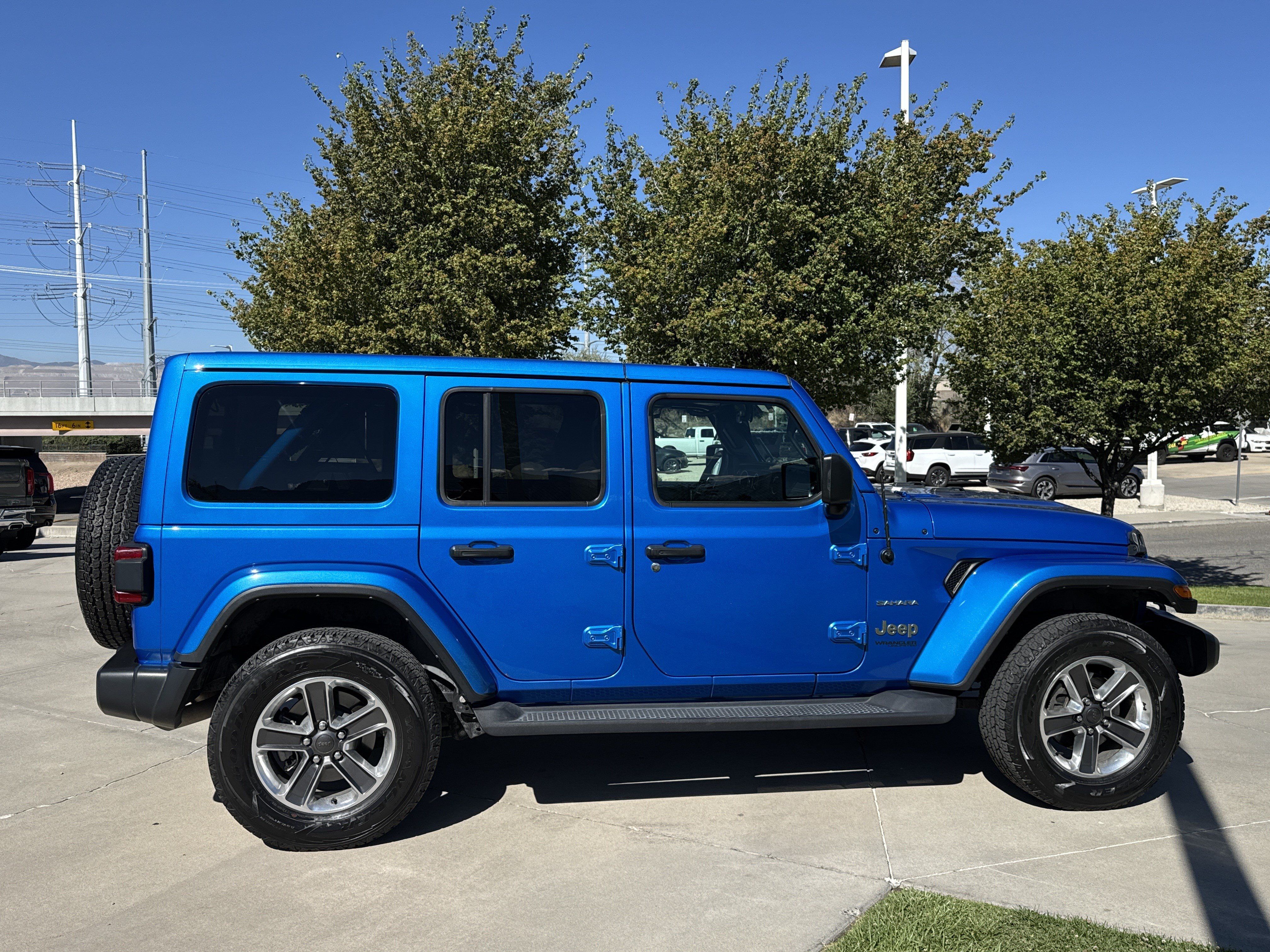 Used 2021 Jeep Wrangler Unlimited Sahara AWD/4WD image 6