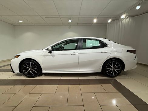 Certified 2023 Toyota Camry SE image 2