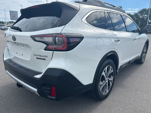 Used 2022 Subaru Outback Touring AWD/4WD image 3