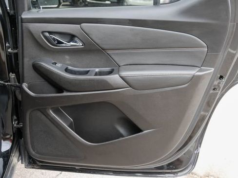 Used 2021 Chevrolet Traverse LS FWD image 16