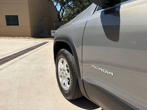 Used 2019 GMC Acadia SLE FWD image 14