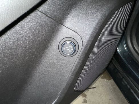 Used 2020 GMC Acadia SLE w/ Driver Convenience Package image 9