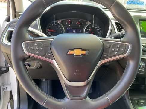 Used 2022 Chevrolet Equinox LT image 18