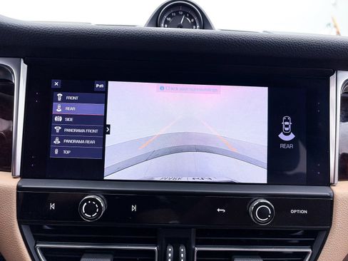 Used 2023 Porsche Macan S image 8