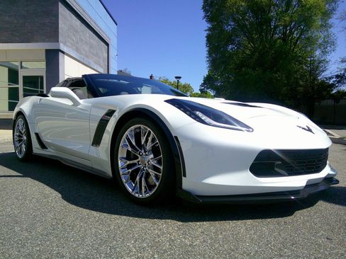 Used 2015 Chevrolet Corvette Z06 w/ 3LZ Preferred Equipment Group RWD image 6
