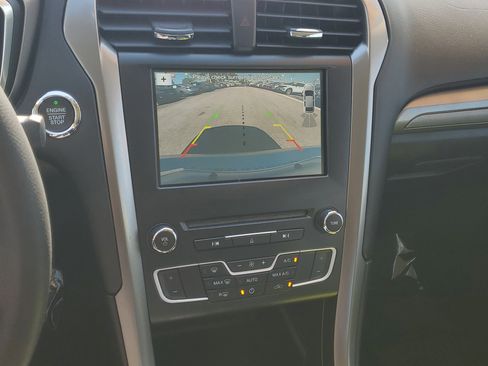 Used 2017 Ford Fusion SE image 27