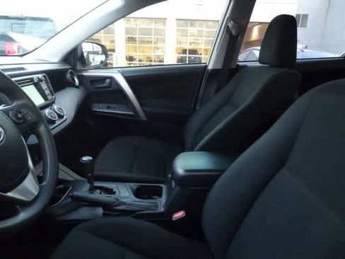 Used 2017 Toyota RAV4 LE FWD image 10