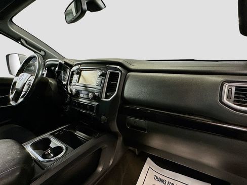 Used 2018 Nissan Titan SV w/ SV Convenience Package AWD/4WD image 30
