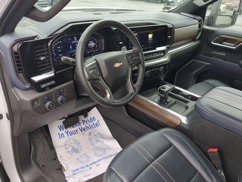 Certified 2023 Chevrolet Silverado 1500 High Country w/ Technology Package AWD/4WD image 9