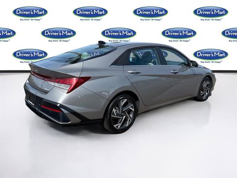 Used 2024 Hyundai Elantra Limited FWD image 7