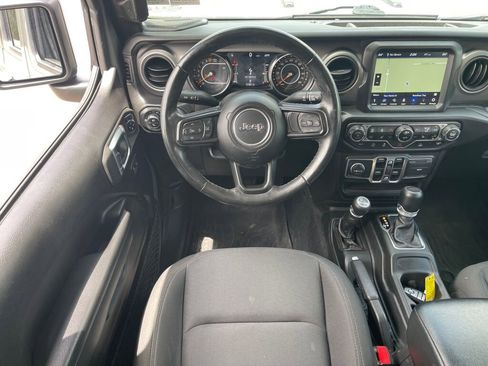 Used 2022 Jeep Gladiator Sport AWD/4WD image 2