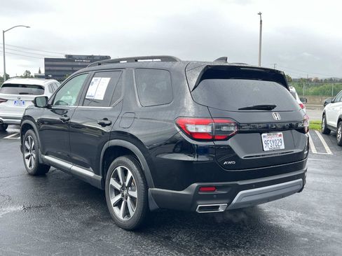 Used 2023 Honda Pilot Elite image 3