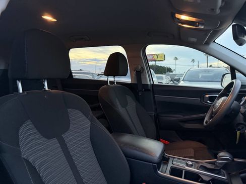 Used 2023 Kia Sorento LX image 34