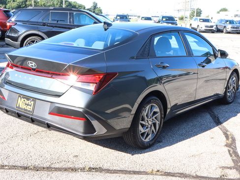 Used 2024 Hyundai Elantra SEL FWD image 4