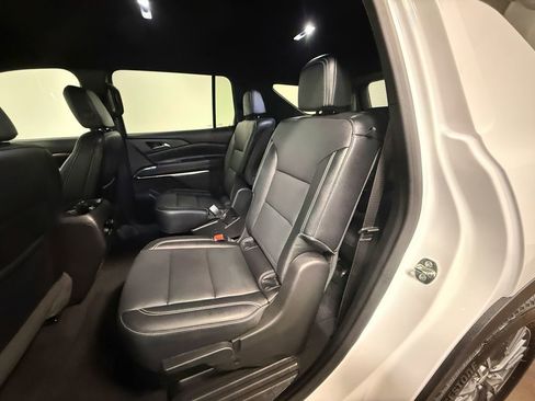 Used 2026 Chevrolet Traverse LT AWD/4WD image 8