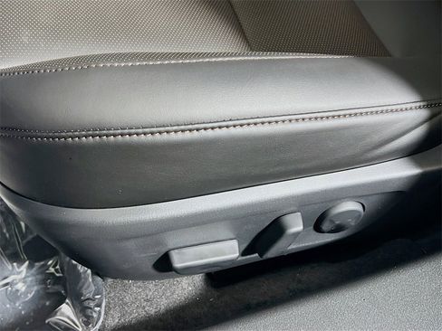 New 2026 MAZDA MAZDA3 Hatchback w/Premium Plus Pkg image 15