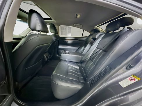 Used 2016 Lexus ES 300h image 28