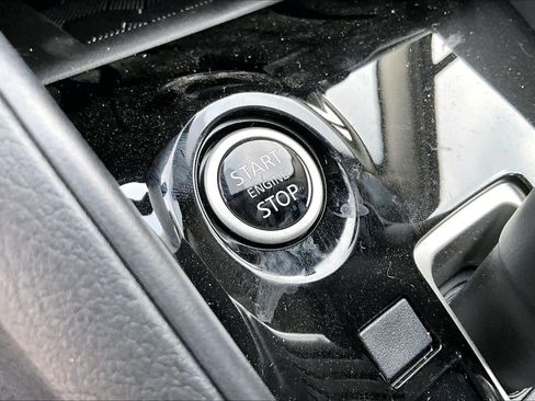 New 2025 Nissan Versa SV image 19