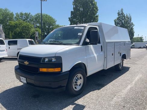 Used 2024 Chevrolet Express 3500 w/ Power Convenience Package RWD image 3