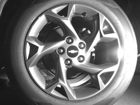 Used 2025 Chevrolet Trax LT FWD image 11