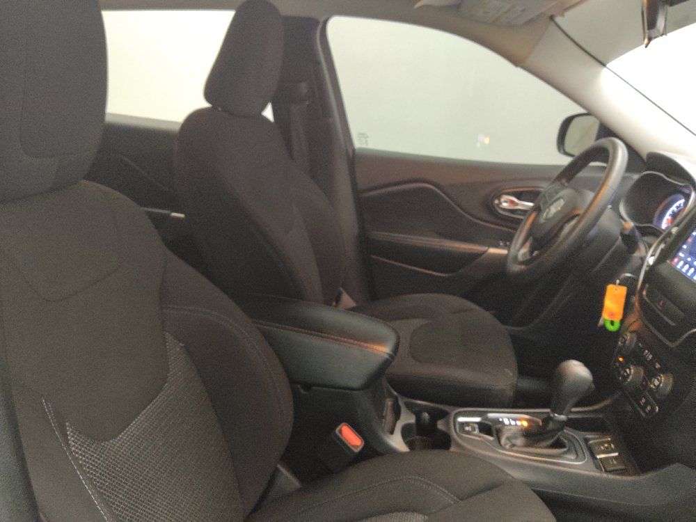 Used 2019 Jeep Cherokee Latitude w/ Popular Appearance Group FWD image 21