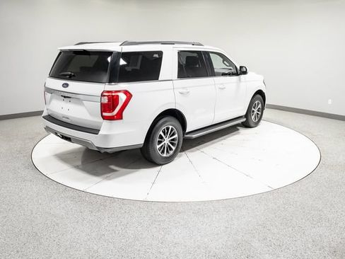 Used 2018 Ford Expedition XLT w/ Equipment Group 202A AWD/4WD image 33