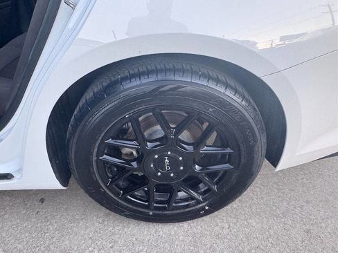 Used 2017 Chevrolet Malibu LT image 17