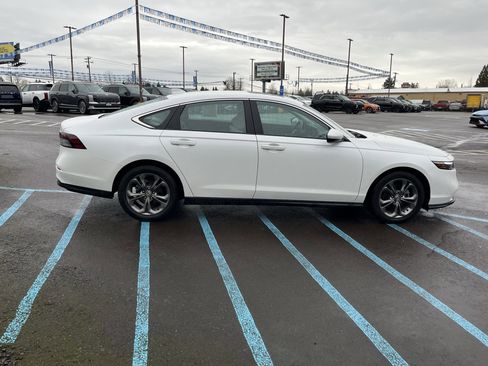 Used 2023 Honda Accord EX image 6