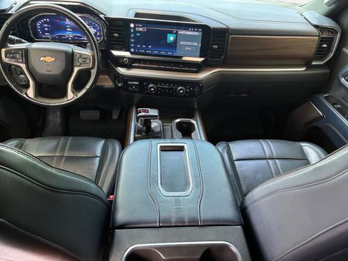 Used 2022 Chevrolet Silverado 1500 High Country w/ High Country Premium Package AWD/4WD image 3