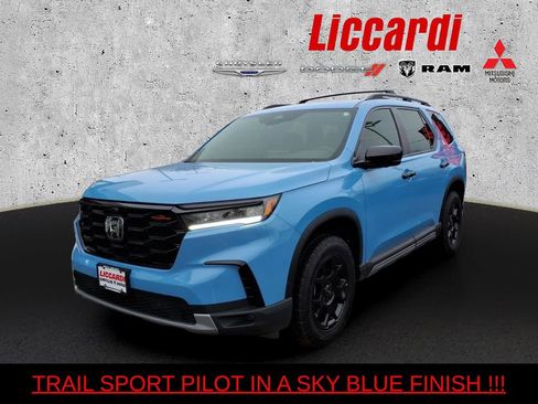 Used 2024 Honda Pilot TrailSport image 3