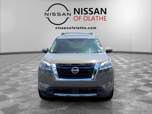 Certified 2024 Nissan Pathfinder Platinum AWD/4WD image 33