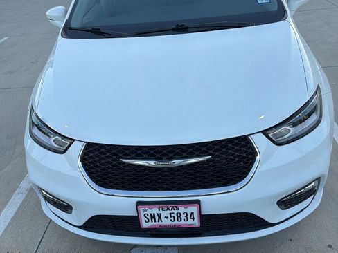 Used 2022 Chrysler Pacifica Touring-L image 4