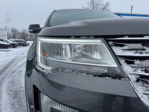 Used 2017 Ford Explorer XLT w/ Equipment Group 202A image 11