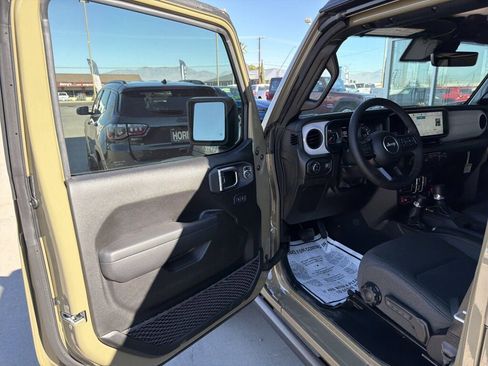 New 2025 Jeep Gladiator Sport AWD/4WD image 9