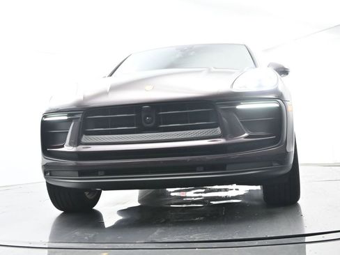 Certified 2025 Porsche Macan AWD/4WD image 54