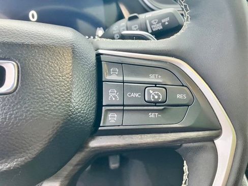 Used 2024 Jeep Grand Cherokee Limited image 5