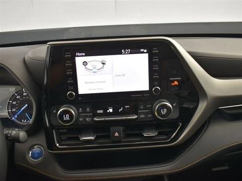 Used 2022 Toyota Highlander Bronze Edition image 12