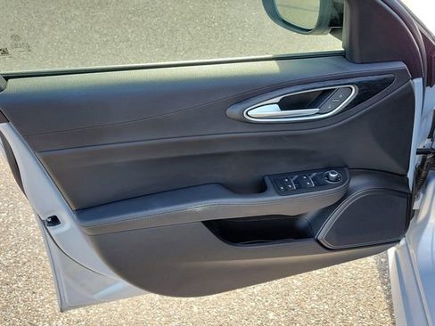 Used 2024 Alfa Romeo Giulia Sprint image 16