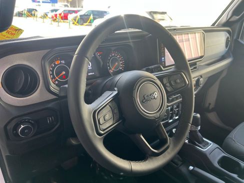 Used 2025 Jeep Wrangler Sport S AWD/4WD image 28