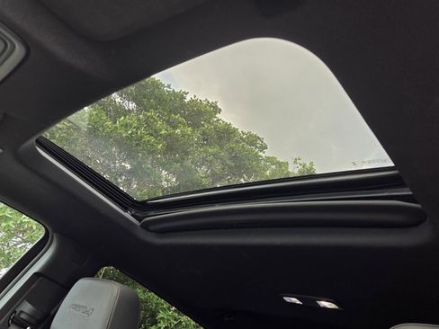 Used 2024 GMC Sierra 1500 AT4 w/ Technology Package image 14