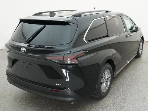 New 2026 Toyota Sienna XLE FWD image 15