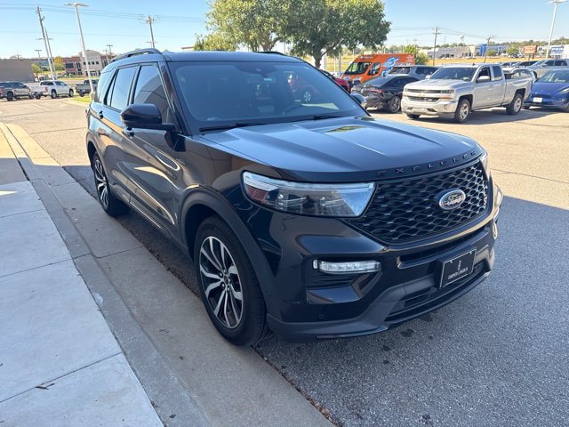 Used 2020 Ford Explorer ST w/ Premium Technology Package AWD/4WD image 2