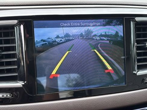 Used 2017 Chrysler Pacifica Touring-L Plus w/ Tire & Wheel Group FWD image 26